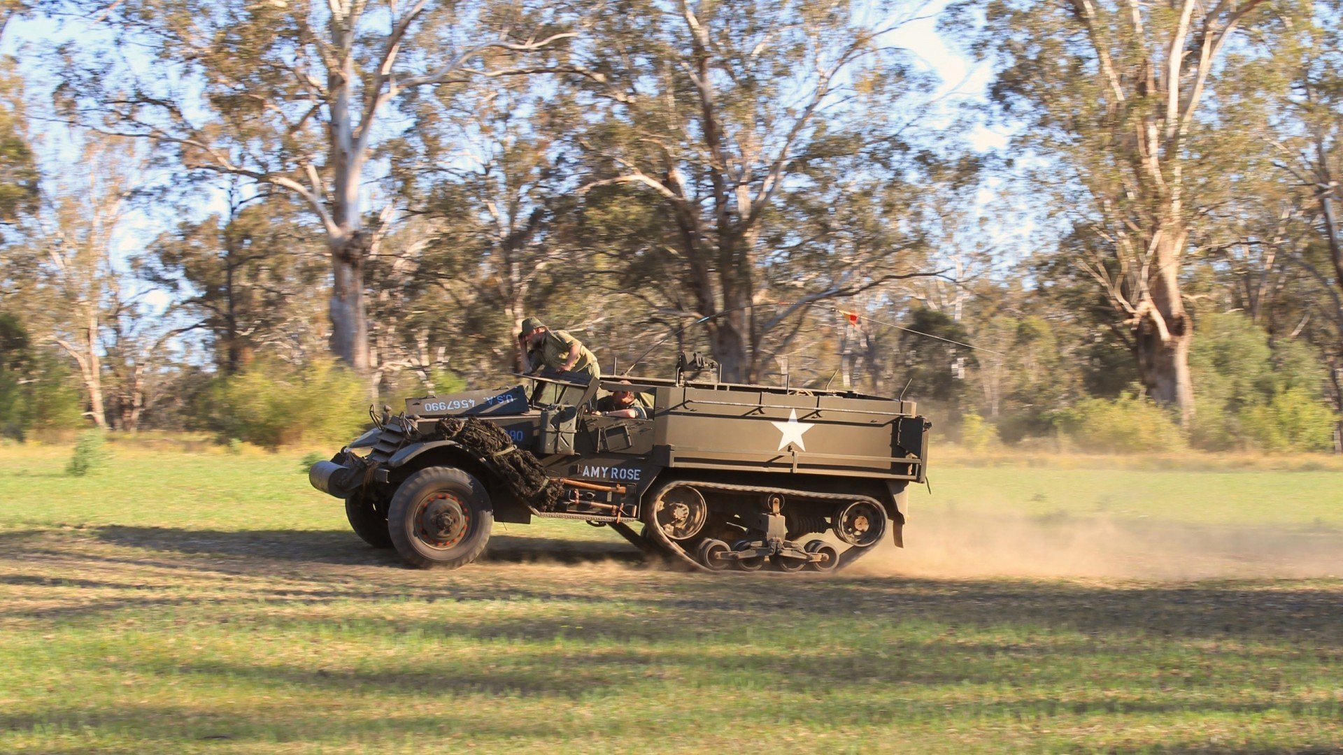 以虚构领袖口吻讲述玄戒芯片研发与造车背后的心酸与蜕变