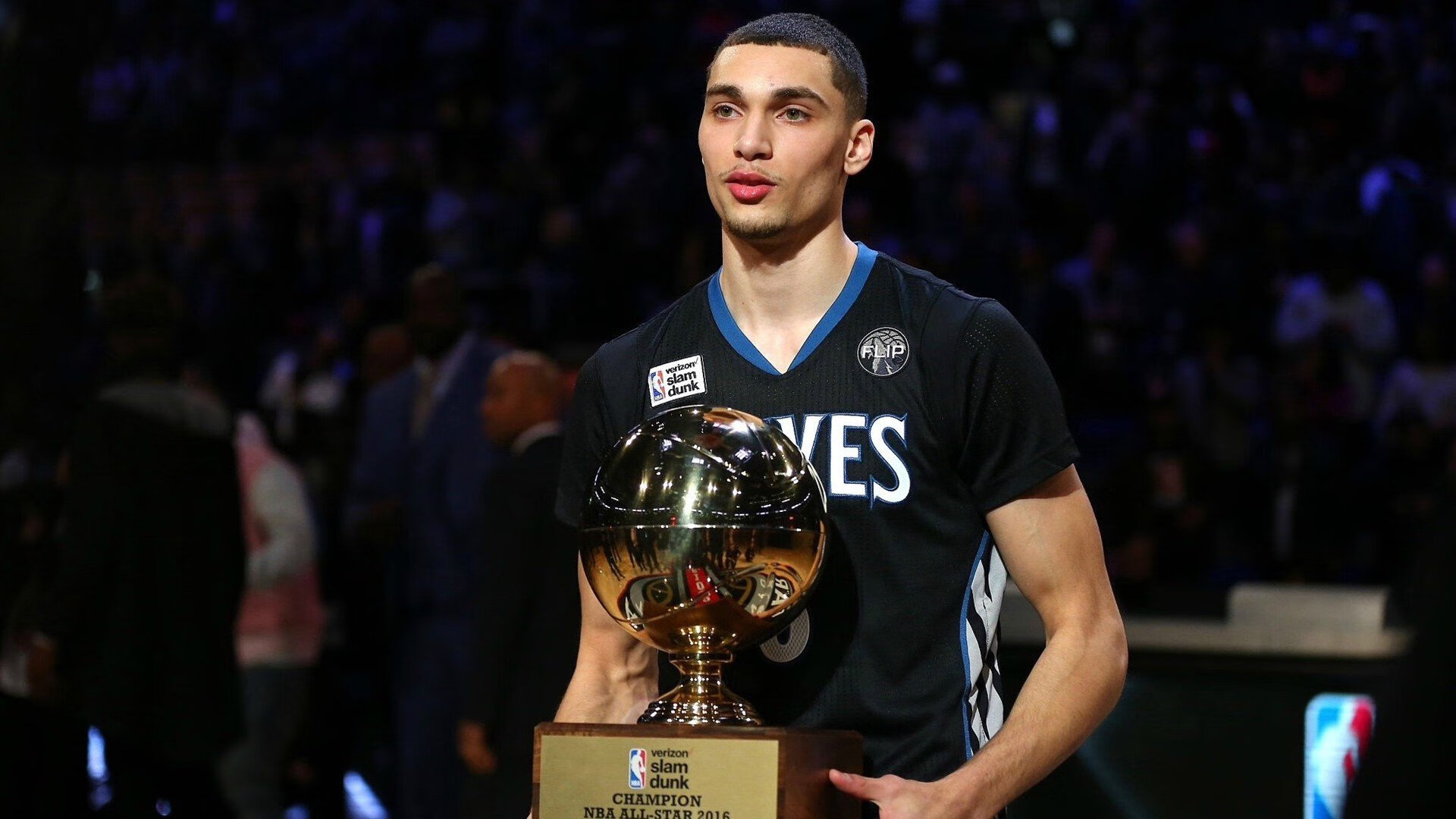 世界杯期间多地推出“深夜足球场” 开放至凌晨满足观赛后踢球需求